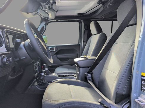 New 2026 Jeep Gladiator Sport AWD/4WD image 17