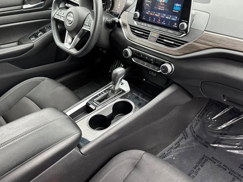 Used 2024 Nissan Altima 2.5 SV image 12