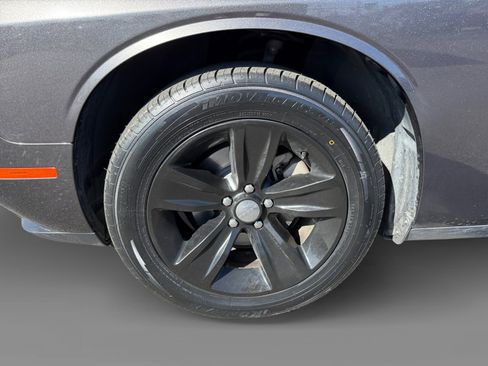 Used 2021 Dodge Challenger SXT image 9