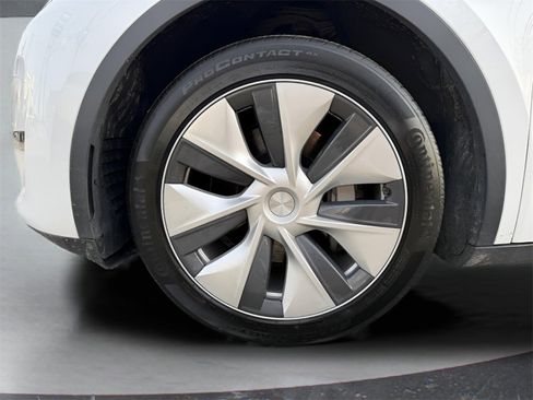 Used 2023 Tesla Model Y Long Range image 9