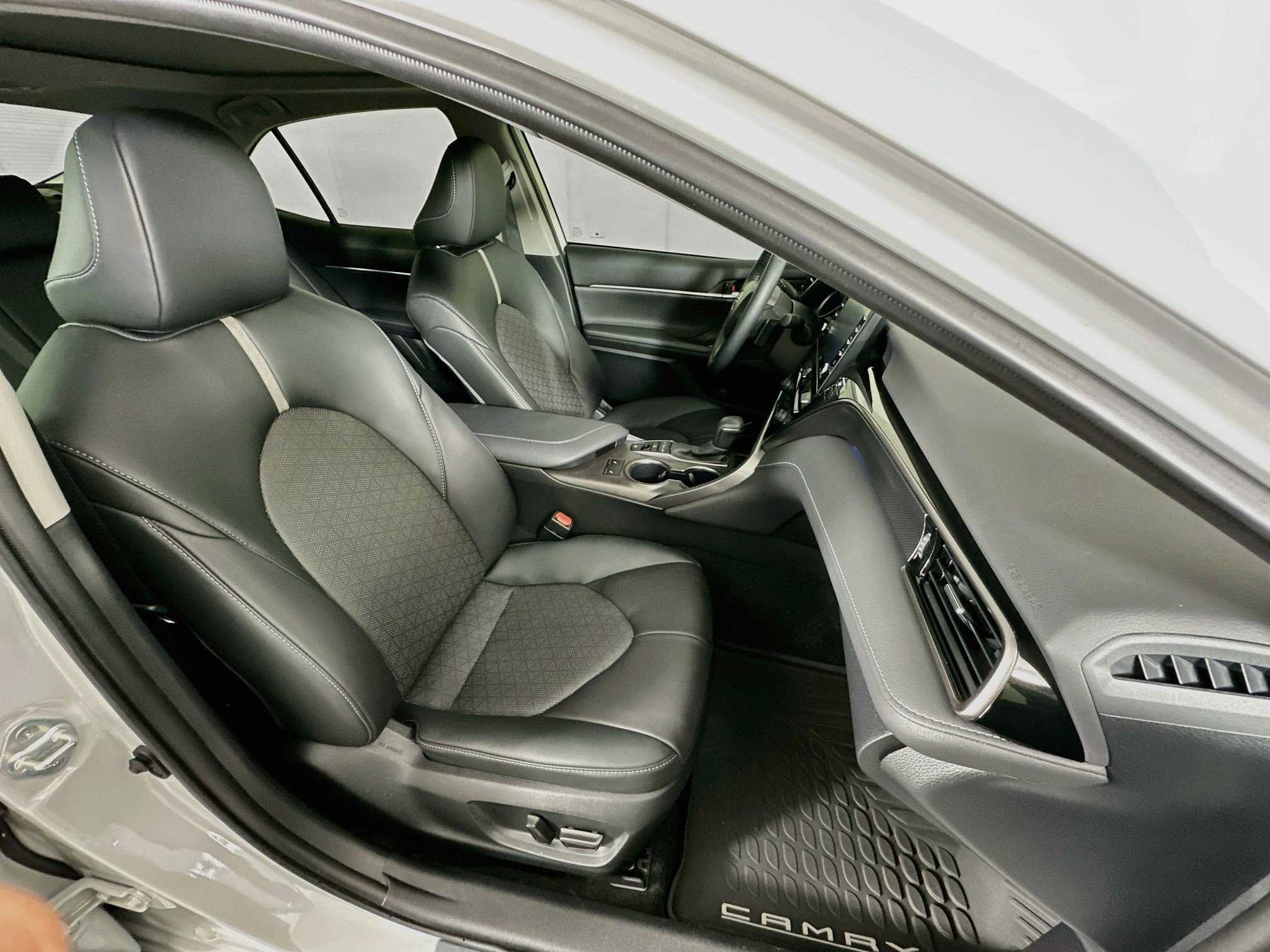 Used 2024 Toyota Camry XSE w/ Blackout Package (TMS) FWD image 32