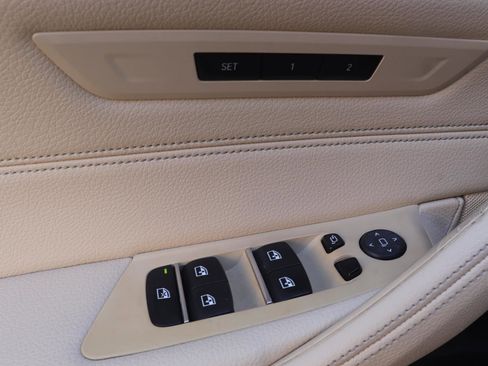 Used 2018 BMW 530i w/ Premium Package image 19