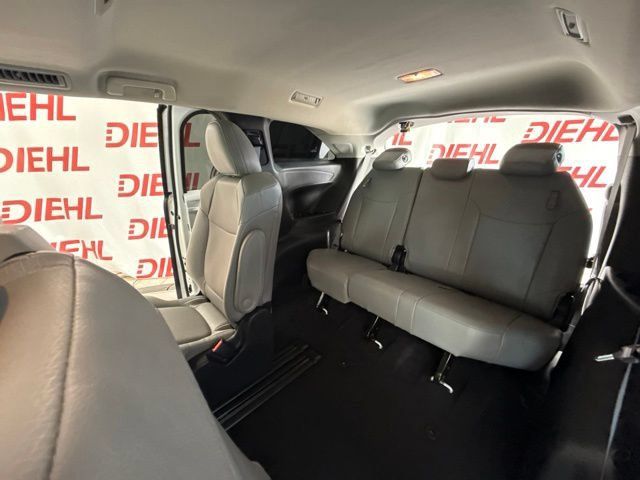 Used 2025 Toyota Sienna XLE w/ XLE Plus Package FWD image 49