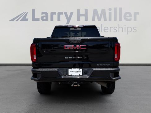 Used 2021 GMC Sierra 2500 Denali w/ Denali Black Diamond Edition AWD/4WD image 5