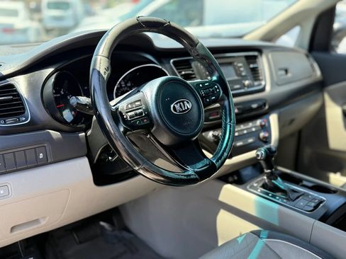 Used 2017 Kia Sedona LX w/ LX Essentials Premium Package FWD image 20