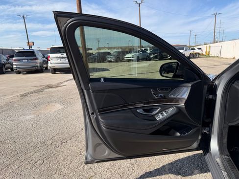 Used 2015 Mercedes-Benz S 550 Sedan image 21