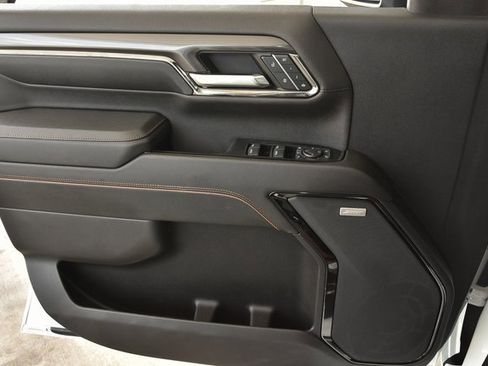 Used 2024 GMC Sierra 2500 AT4 image 26