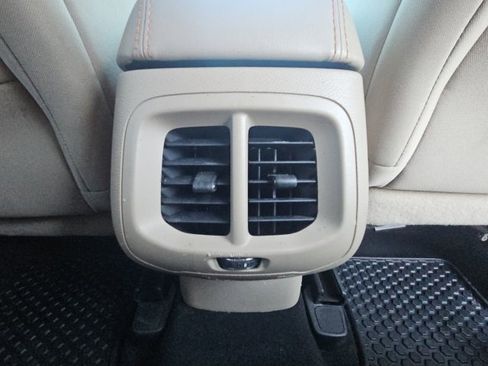 Used 2020 Jeep Cherokee Latitude w/ Cold Weather Group image 13