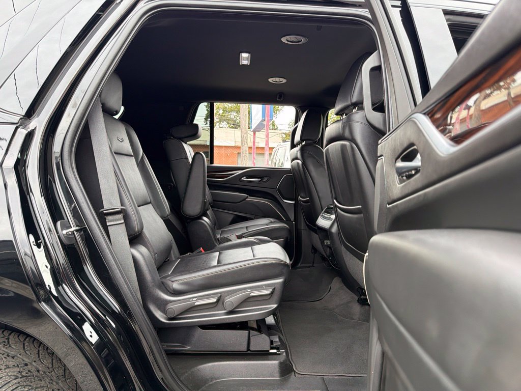 Used 2023 Cadillac Escalade Luxury AWD/4WD image 22