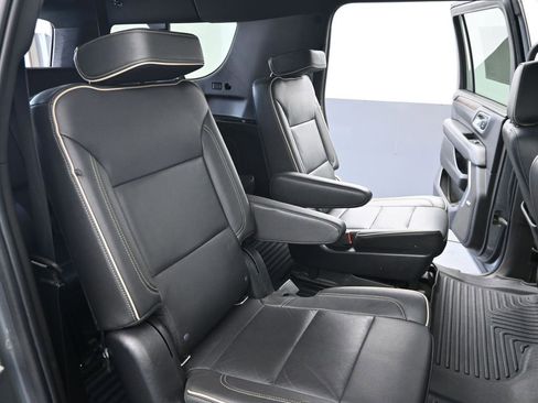 Used 2021 Chevrolet Suburban Premier w/ Premium Package image 31