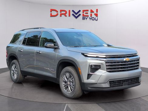 New 2026 Chevrolet Traverse LT w/ Driver Confidence Package FWD image 7