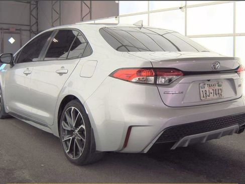 Used 2022 Toyota Corolla SE image 3