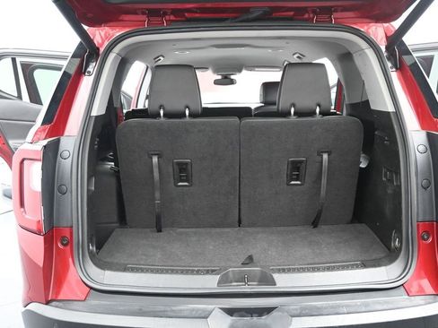 Used 2023 GMC Acadia SLT image 9