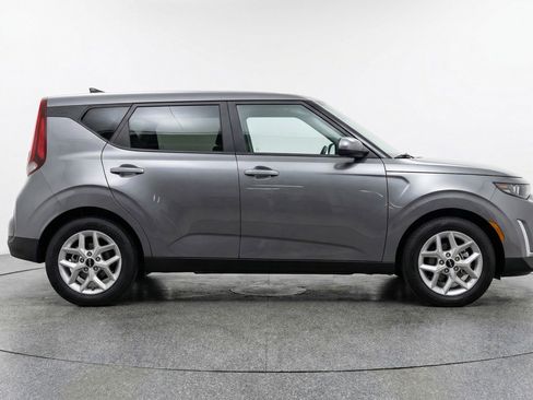 Used 2025 Kia Soul LX w/ LX Technology Package FWD image 8