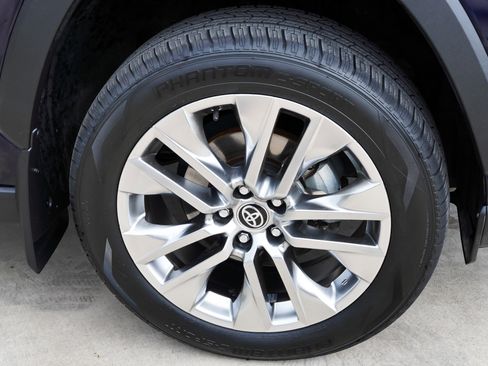Used 2021 Toyota RAV4 Limited AWD/4WD image 10