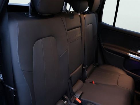 New 2025 Mercedes-Benz GLB 250 4MATIC image 14