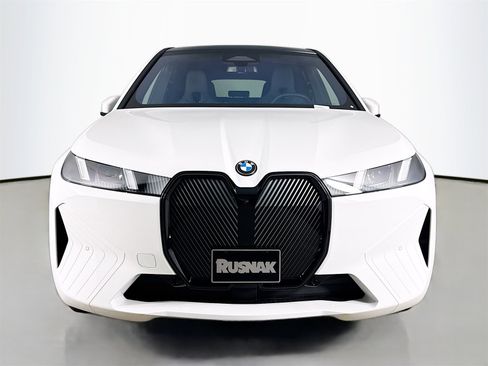 New 2026 BMW iX xDrive60 w/ Premium Package image 2