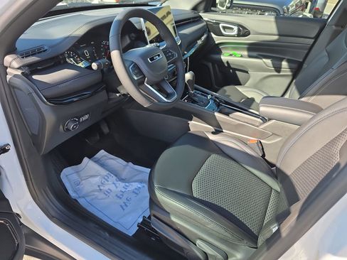 New 2026 Jeep Compass Latitude image 11