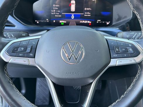 Used 2024 Volkswagen Taos SE image 18