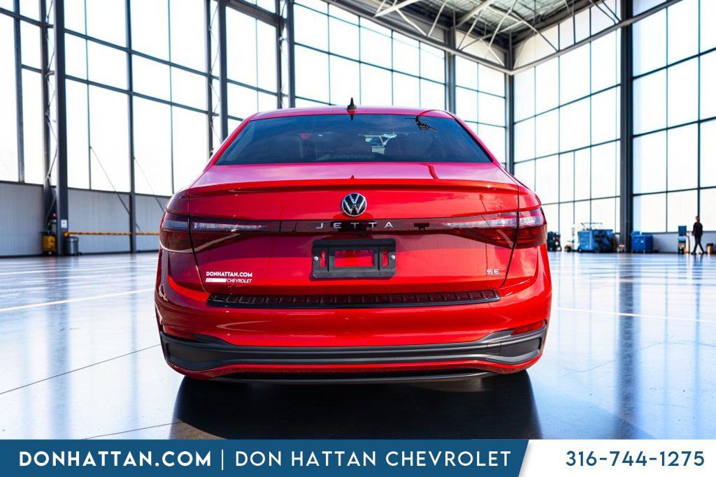 Used 2025 Volkswagen Jetta SE FWD image 35