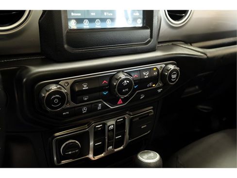 Used 2020 Jeep Wrangler Unlimited Sahara AWD/4WD image 18