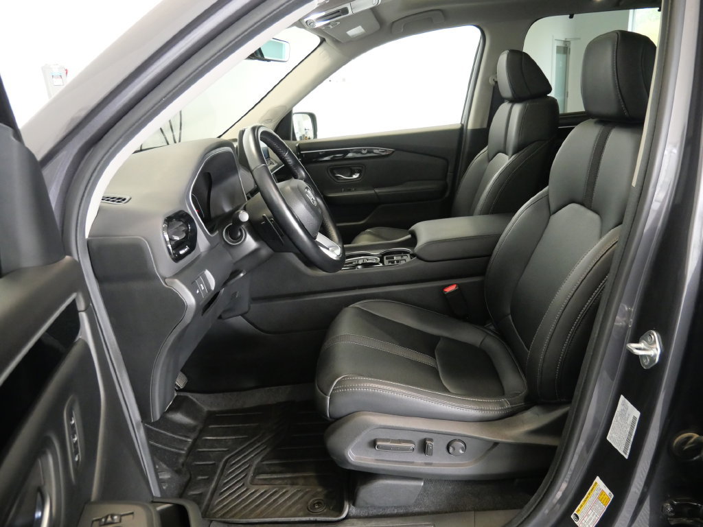 Used 2025 Honda Pilot Touring image 15