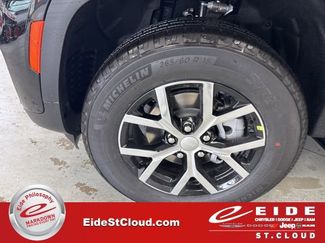 New 2025 Jeep Grand Cherokee Limited w/ Luxury Tech Group II video 4