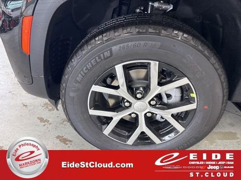 New 2025 Jeep Grand Cherokee Limited w/ Luxury Tech Group II image 4