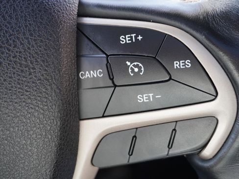 Used 2016 Jeep Grand Cherokee Limited w/ Luxury Group II image 12