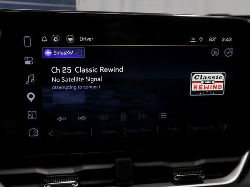 Used 2025 Chevrolet Equinox LT image 4