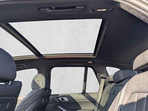 Used 2022 BMW X5 xDrive40i w/ Parking Assistance Package image 19