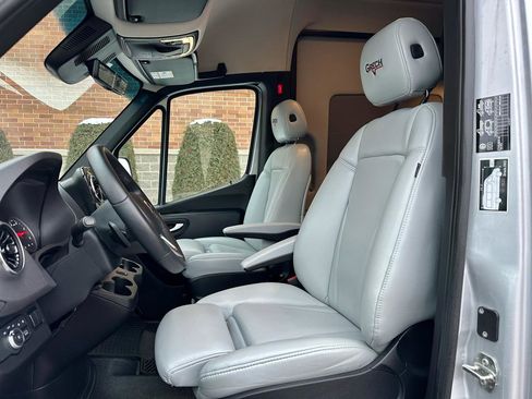 Used 2024 Mercedes-Benz Sprinter 3500 image 32