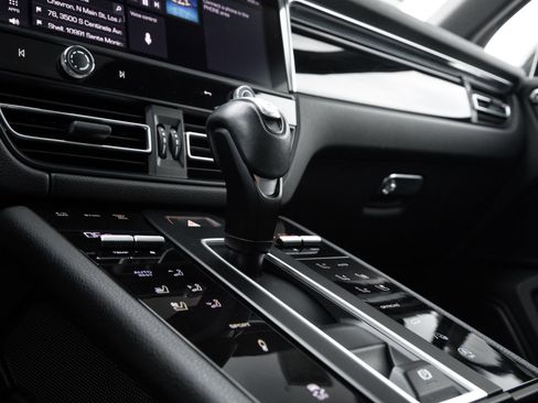 Certified 2023 Porsche Macan S AWD/4WD image 26