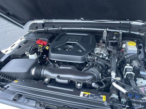 Used 2023 Jeep Wrangler Altitude image 30