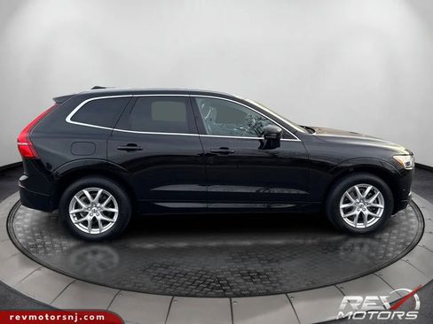 Used 2018 Volvo XC60 T5 Momentum w/ Vision Package image 6