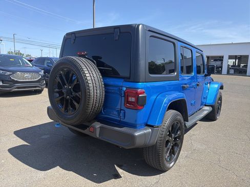 Used 2023 Jeep Wrangler Unlimited Sahara w/ Cold Weather Group AWD/4WD image 11