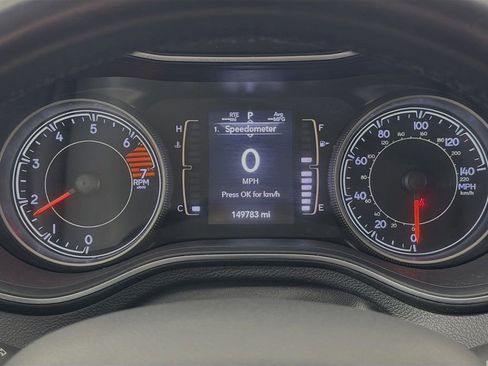 Used 2019 Jeep Cherokee Latitude Plus AWD/4WD image 13