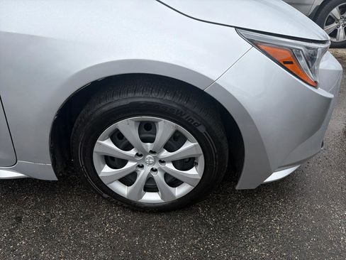 Used 2022 Toyota Corolla LE image 4