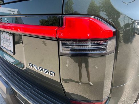 Used 2025 Lexus GX 550 w/ Accessory Package (Z1) AWD/4WD image 43