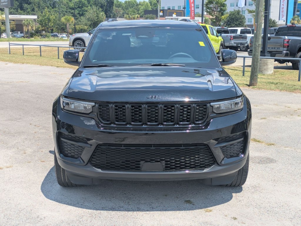Used 2023 Jeep Grand Cherokee Altitude RWD image 8