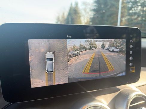 Used 2020 Mercedes-Benz GLC 300 4MATIC image 24