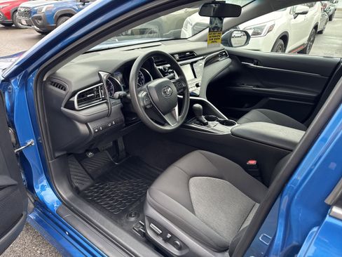 Used 2019 Toyota Camry LE image 2