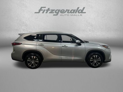 Used 2020 Toyota Highlander XLE FWD image 8