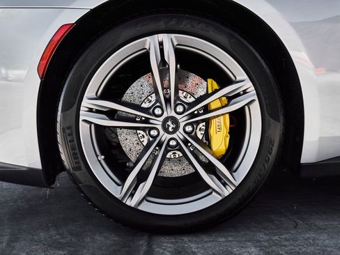 Used 2018 Ferrari GTC4Lusso AWD/4WD image 26