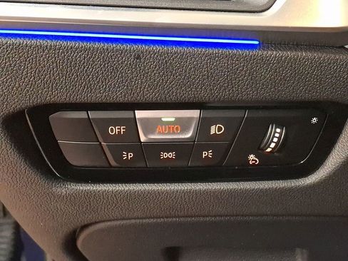 Used 2021 BMW 330i xDrive Sedan w/ Convenience Package image 24