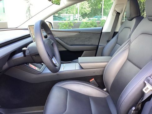 Used 2026 Tesla Model Y AWD image 5