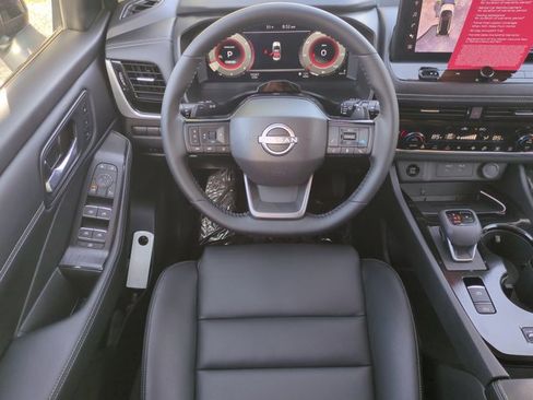 Certified 2025 Nissan Rogue SL w/ Tech Package FWD image 16