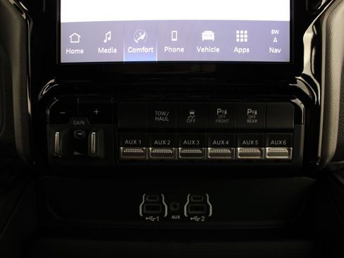 New 2026 RAM 2500 Big Horn AWD/4WD image 7
