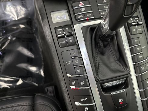 Certified 2021 Porsche Macan S image 31