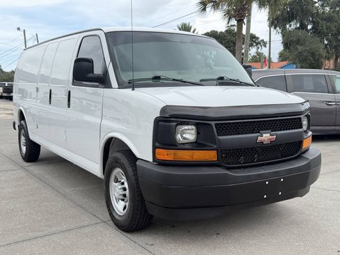 Used 2017 Chevrolet Express 2500 Extended RWD image 2